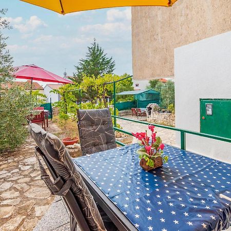Amazing Apartment In Pula With Kitchen エクステリア 写真