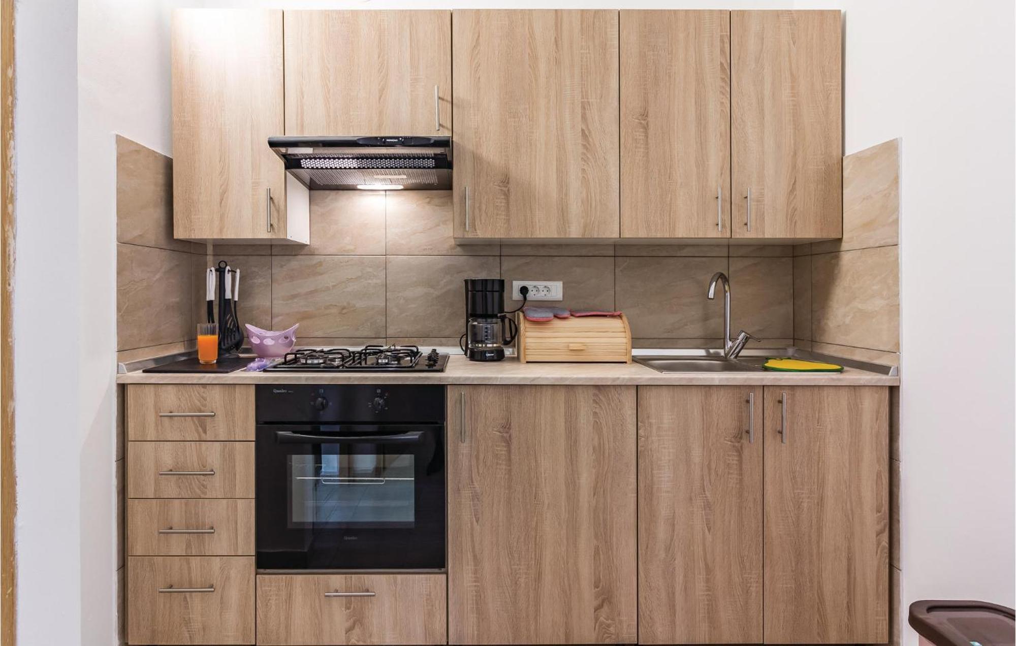 Amazing Apartment In Pula With Kitchen エクステリア 写真