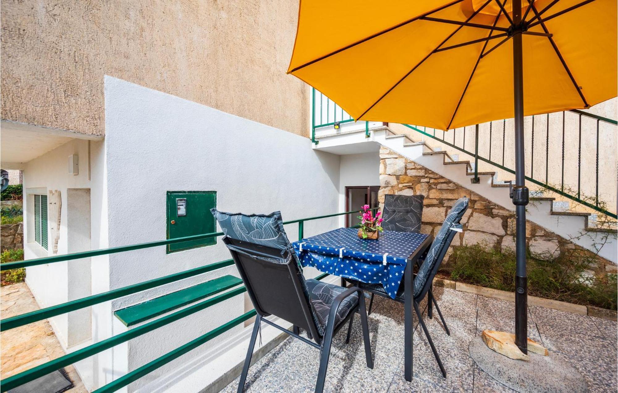 Amazing Apartment In Pula With Kitchen エクステリア 写真