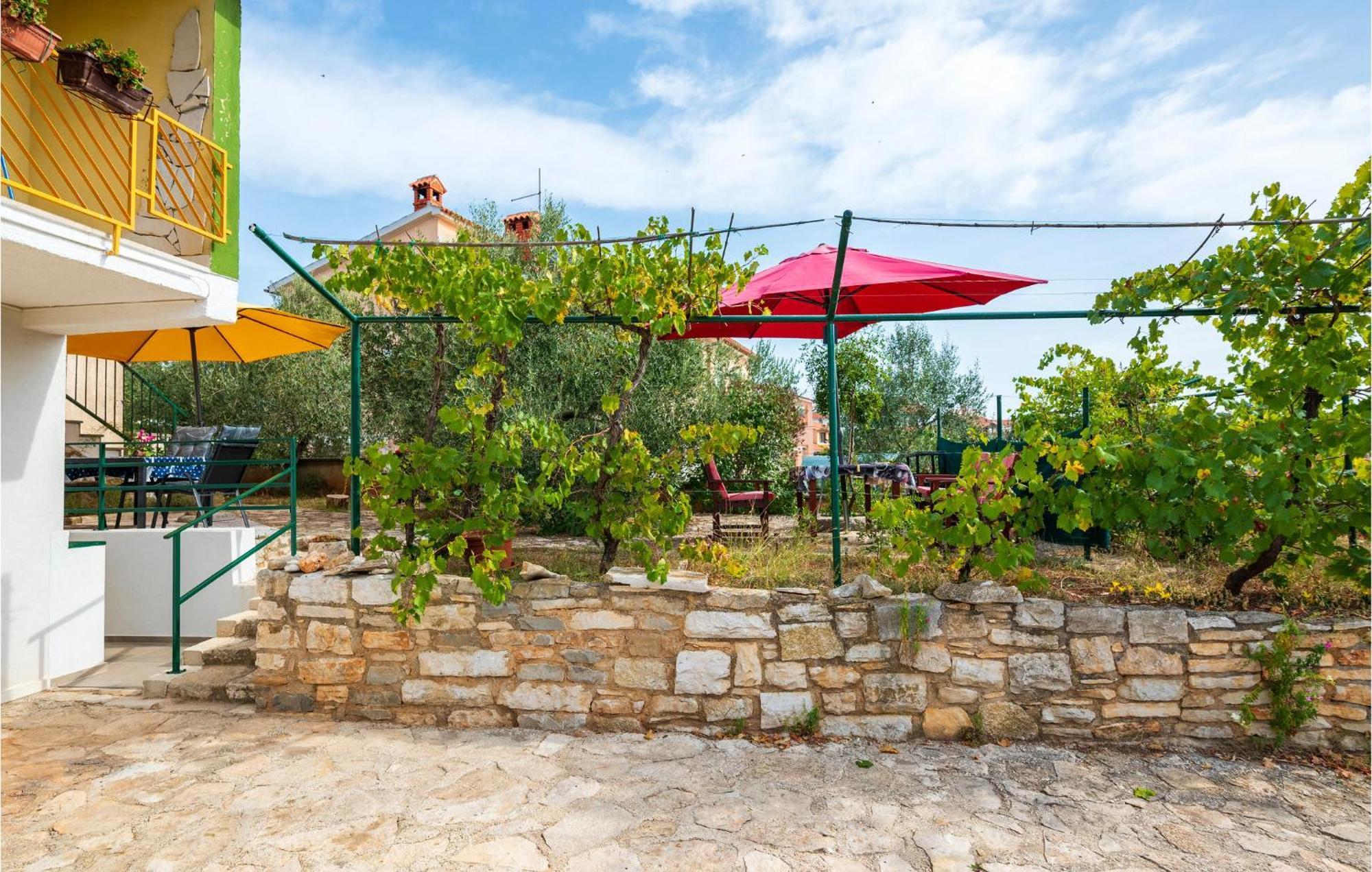 Amazing Apartment In Pula With Kitchen エクステリア 写真
